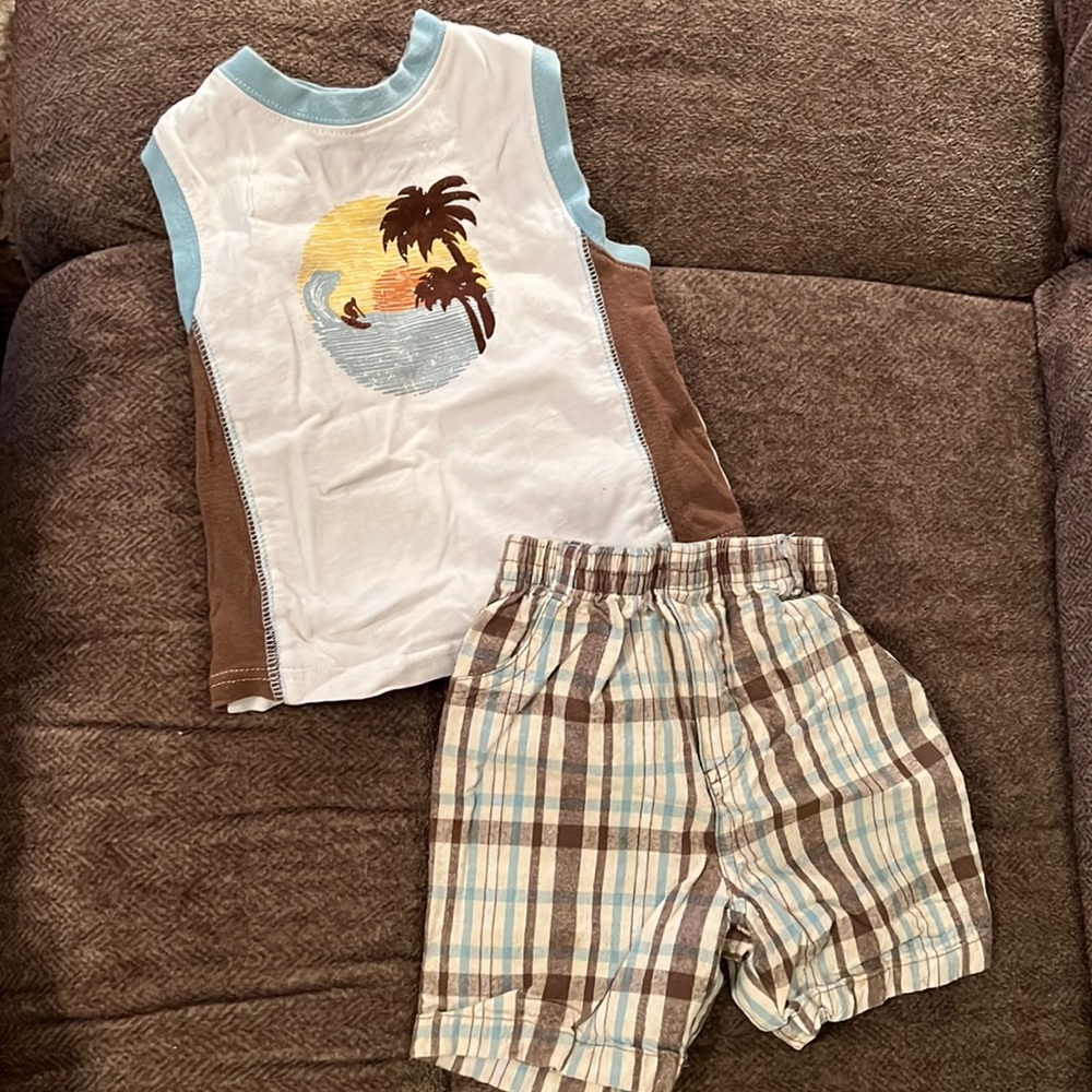 Sleeveless tee & short set